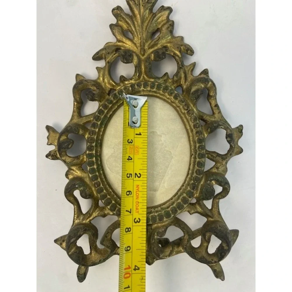 Vintage Ornate Brass Picture Frame Oval Ornate Rococo Scroll Tabletop Hong Kong